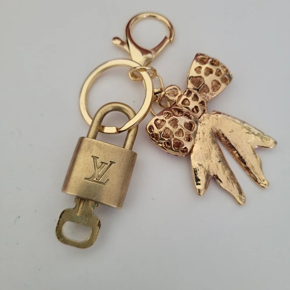 Louis Vuitton Padlock 308 Key Red Rhinestone Bow Bag Charm Keychain Gold Tone